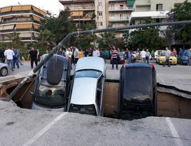 Αθήνα γεμάτη τρύπες: Οι πρόσφατες καθιζήσεις σε κεντρικούς δρόμους προκαλούν ανησυχία (φωτό)